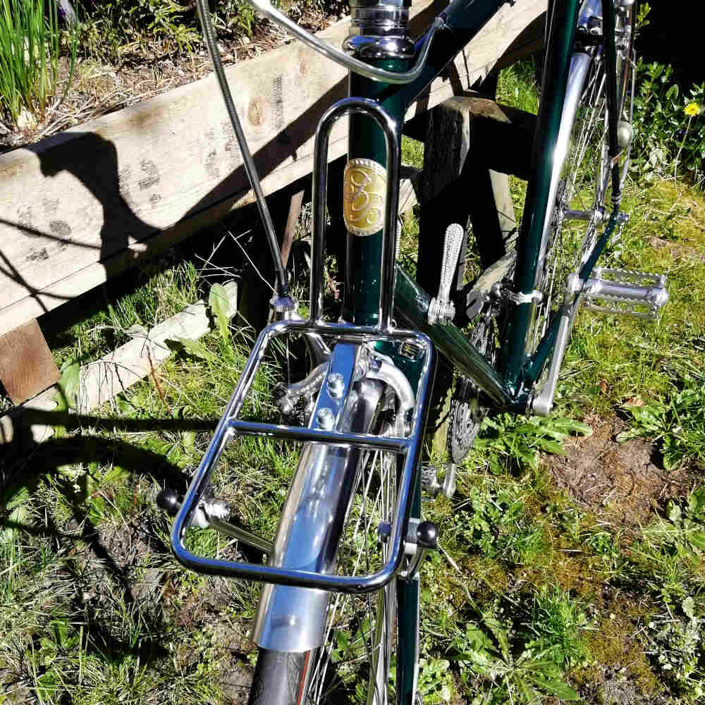 fahrrad kinderanhänger in der gabel befestigt